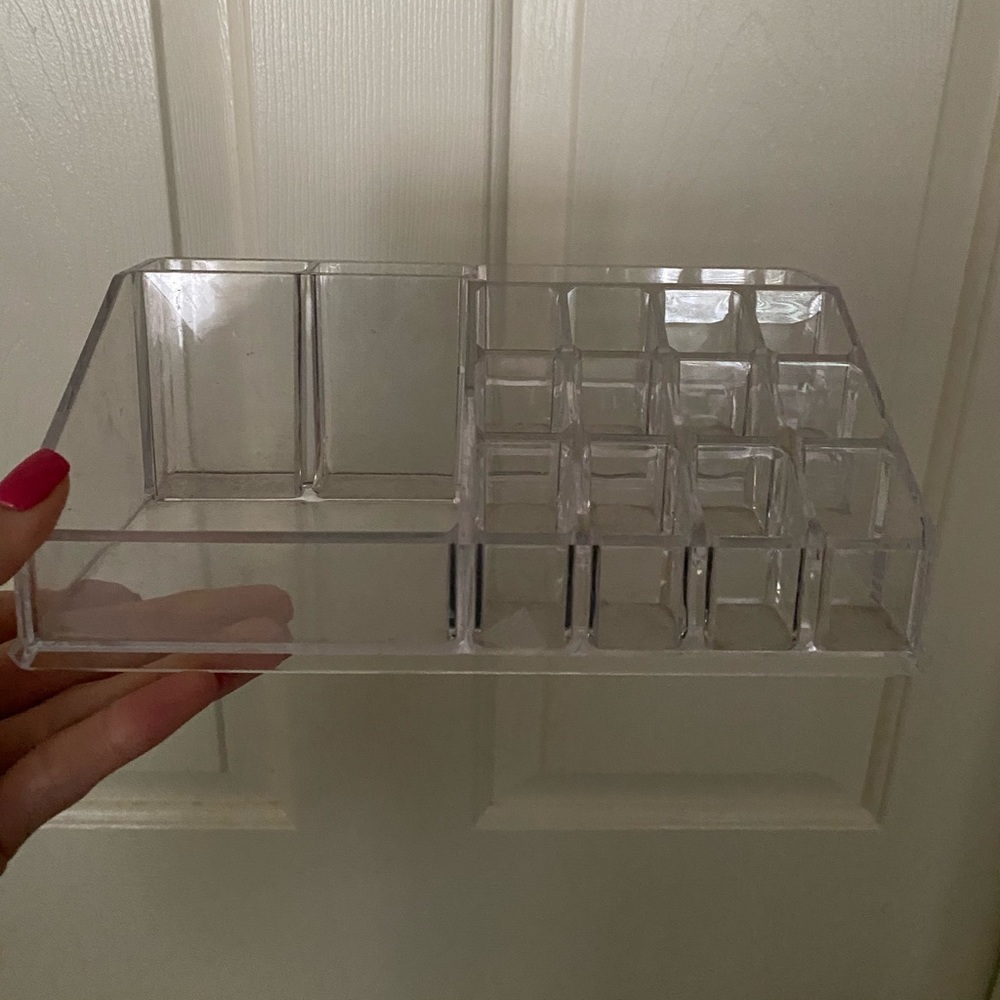 Make up organizer